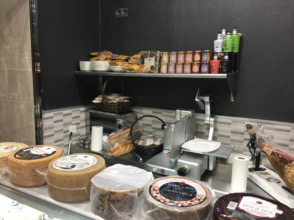 Sabores Gourmet — Comida y bebida