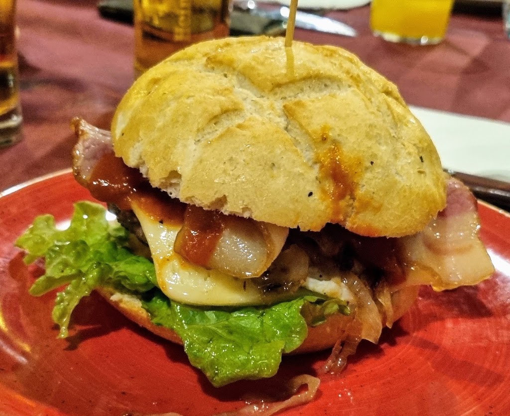 Remigio Sport Tavern La Albericia — Comida y bebida
