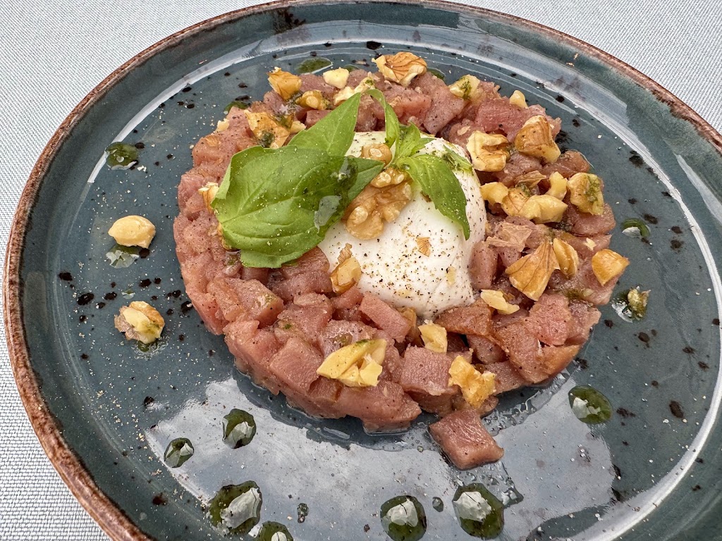 OLTRE Cucina Mediterranea — Comida y bebida