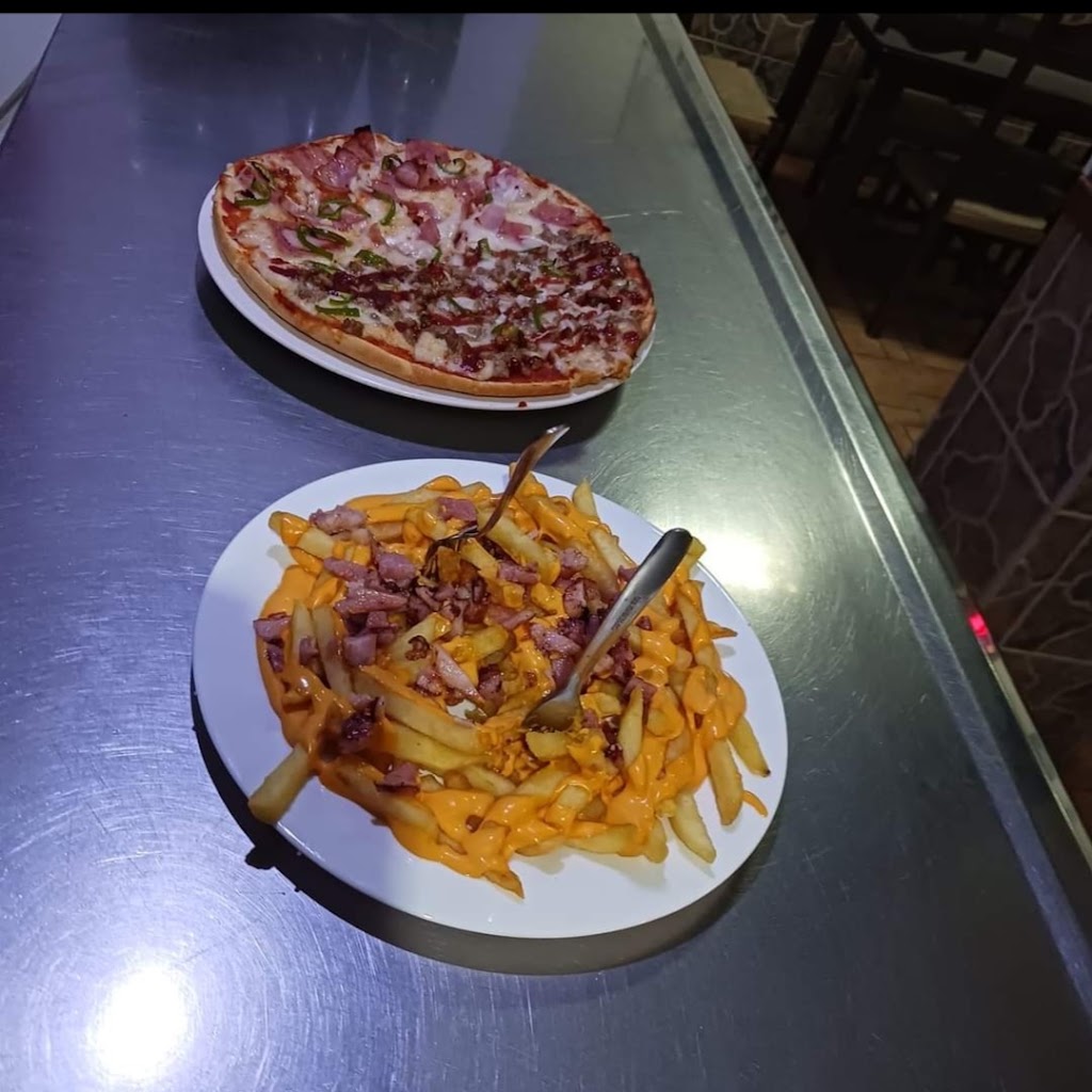 Bar Toro "Cerveceria La Avenida" — Comida y bebida