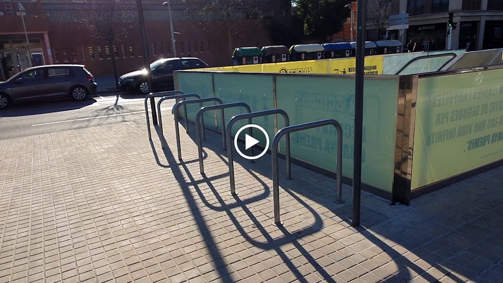 Aparcabicis 1 a FGC Creu Alta — Videos