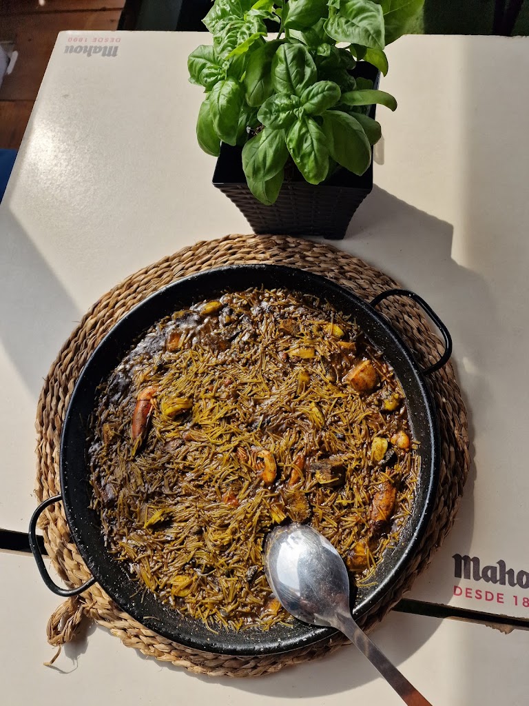 MARACAY (Los Naufragos) — Comida y bebida