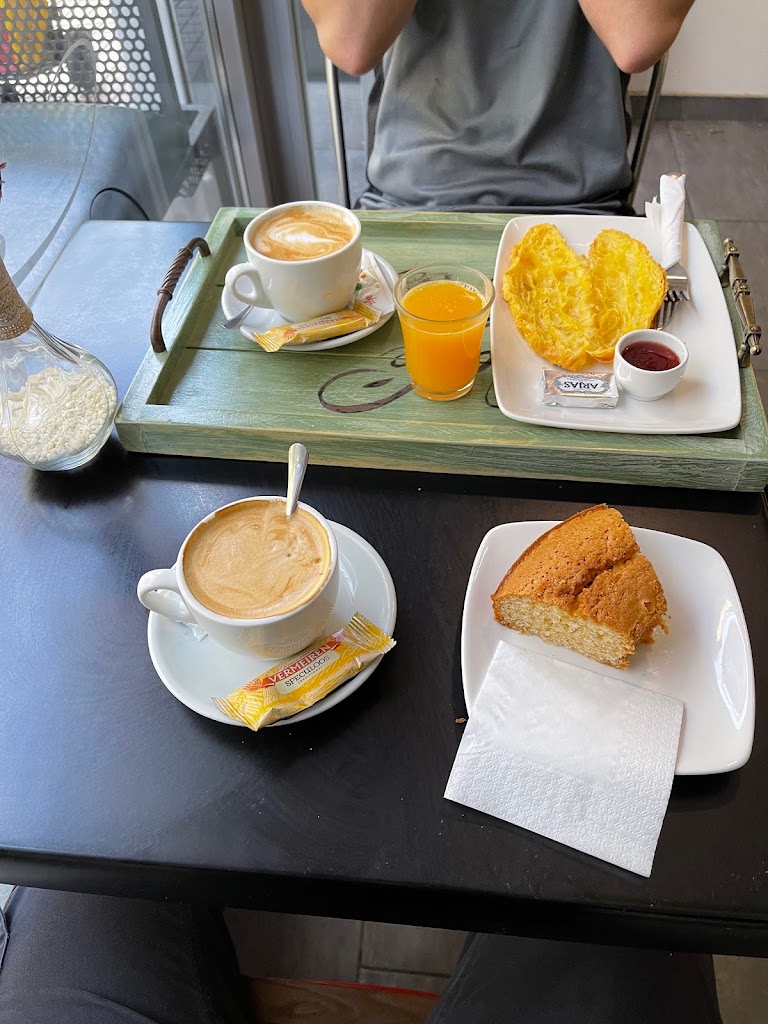 Bar Cambio de Hora — Comida y bebida