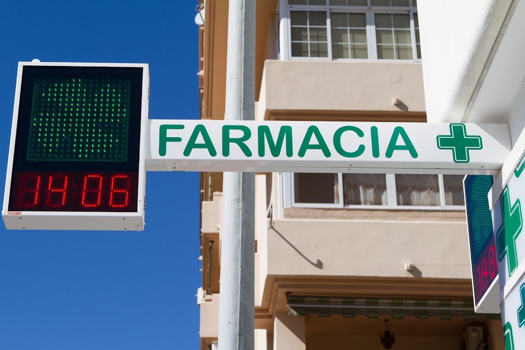 Farmacia de la Hispanidad — Del propietario