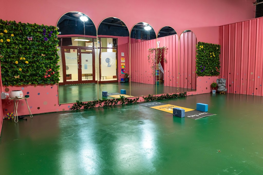  YAMAMA & Lil’ Yogis Yoga Studio