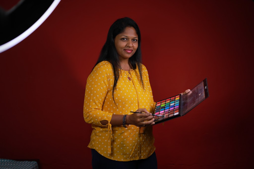 Rainbow Beauty Academy Hd Airbrush Makeup Beautician Class Tattoo Studio In Thiruvarur