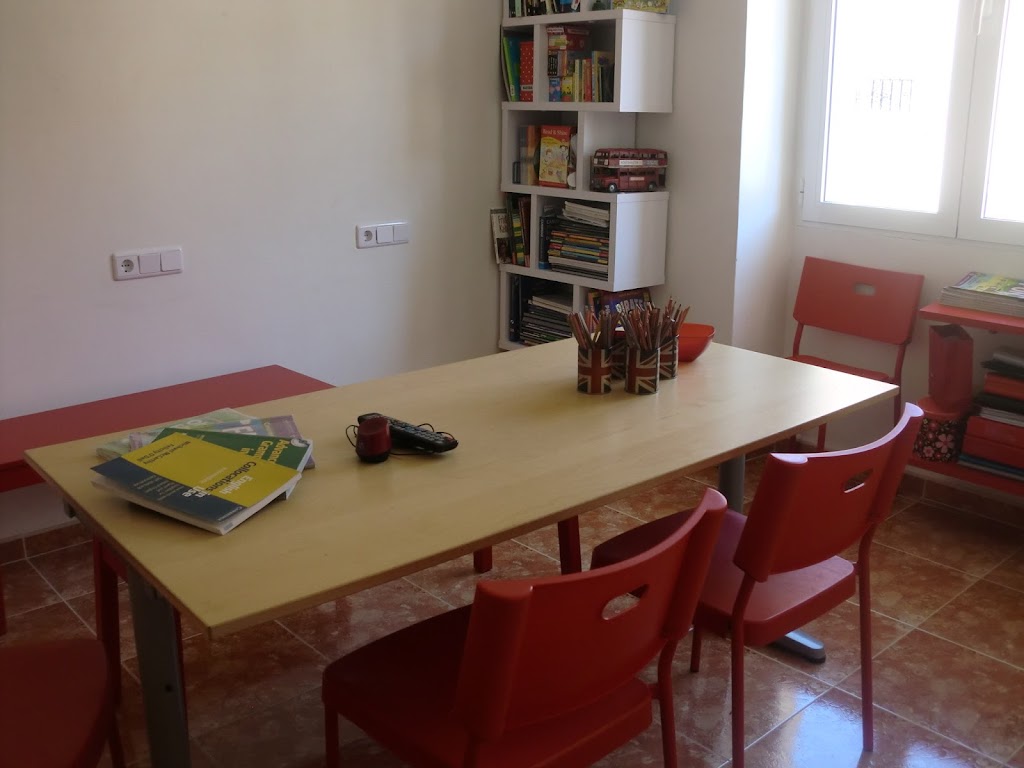 Academia Red Bus - Aurora Tomas