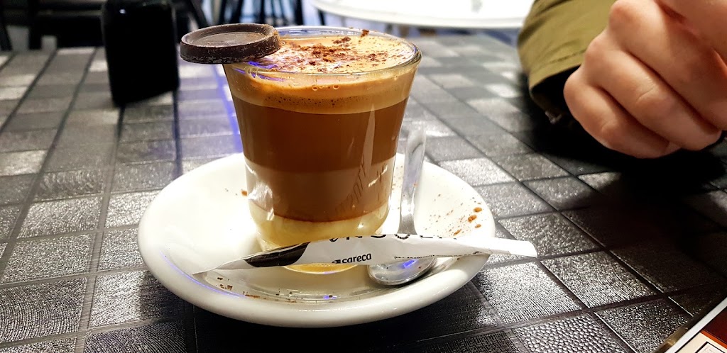 Bar Chinguaro — Comida y bebida