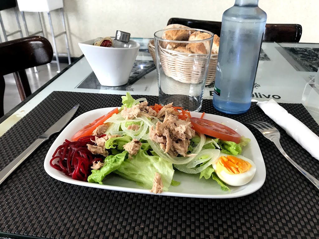 Cafeteria Olivo de Torres — Comida y bebida