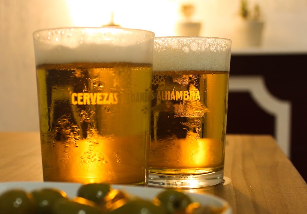 Bar La Tertulia Tapas — Comida y bebida