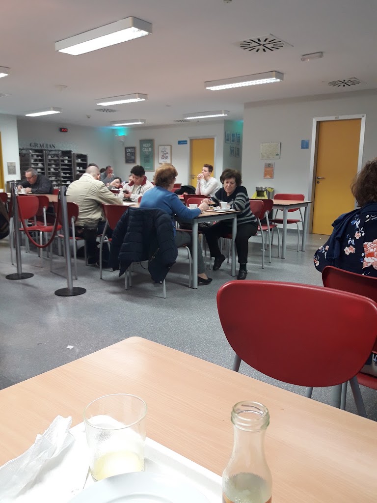 Cafeteria-Restaurante eL VASCO — Ambiente