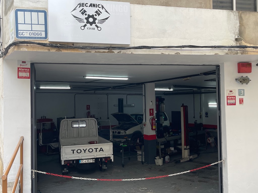 Mecanica Cesar — Exterior
