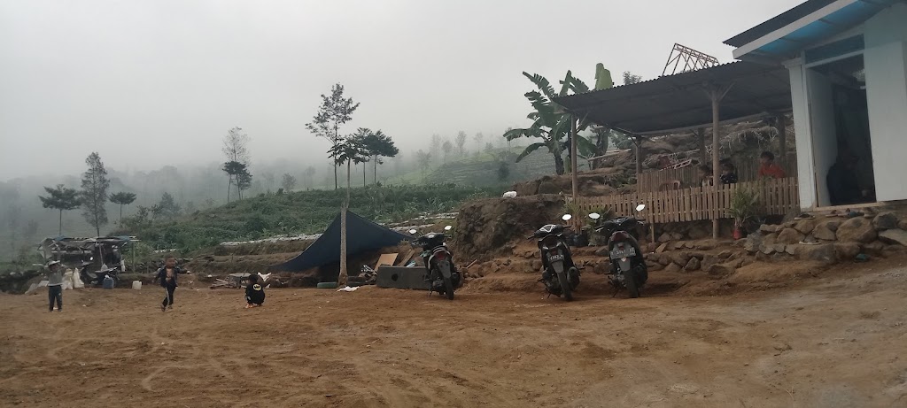 Mega camping dan kebun strawberry