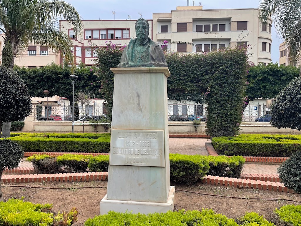 Monumento a Lope de Vega del Ateneo de Melilla