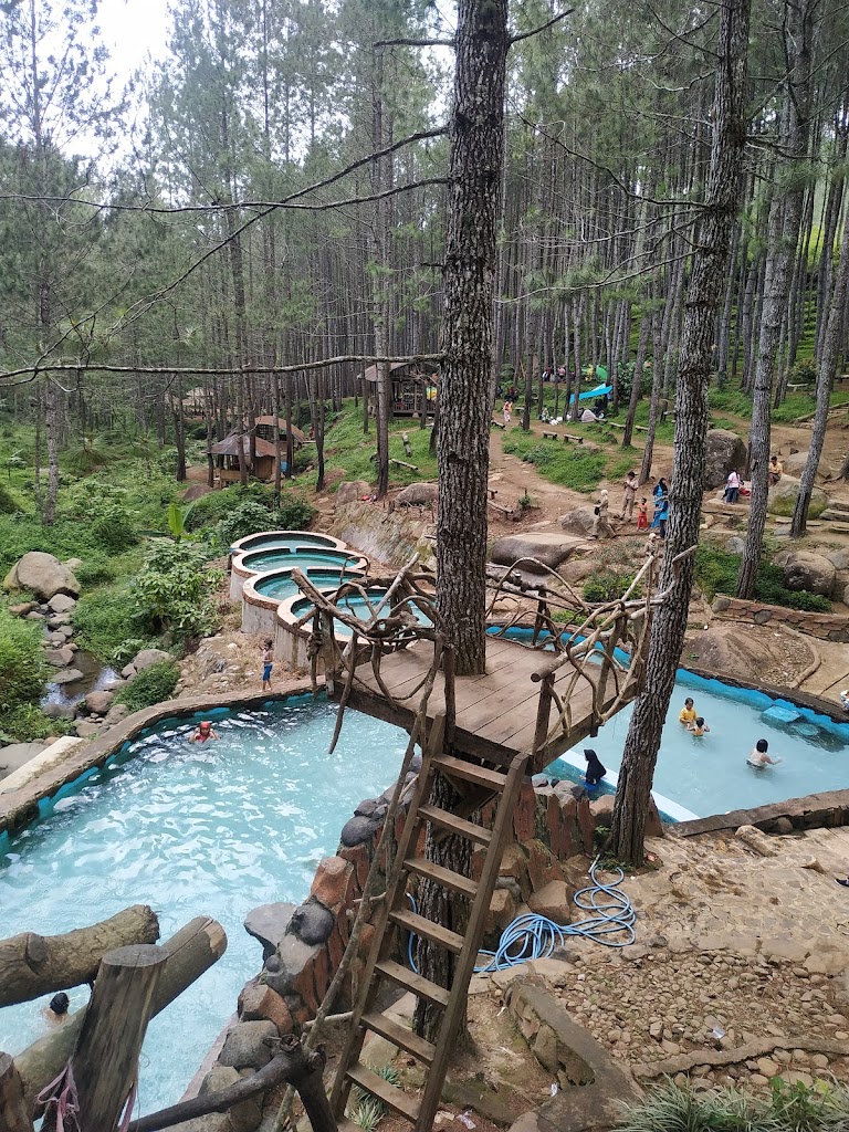 Wana Wisata Kampoeng Ciherang