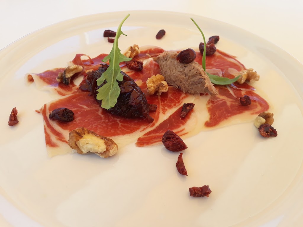 South Beach Restobar — Comida y bebida