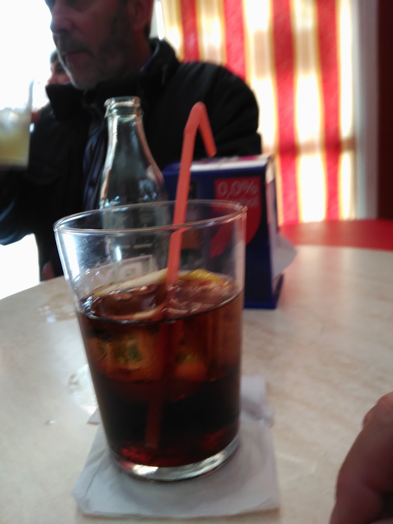 Cafeteria Macoris — Comida y bebida
