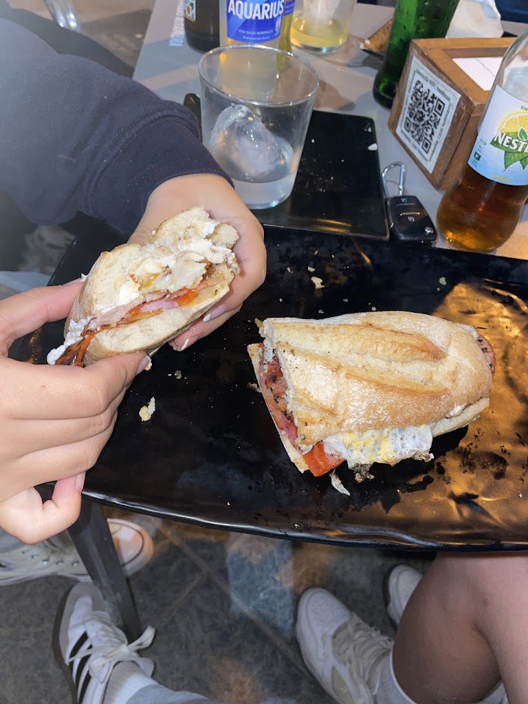 Cafe Bar El Rincon — Comida y bebida