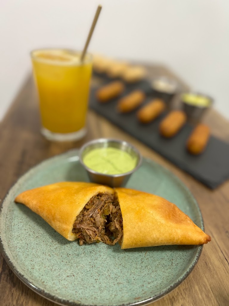 Filomena Empanadas Boutique Cafe — Comida y bebida