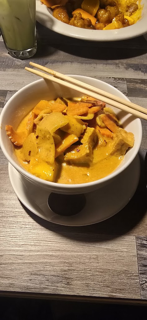 Tong's Thai Restaurant And Sushi Bar