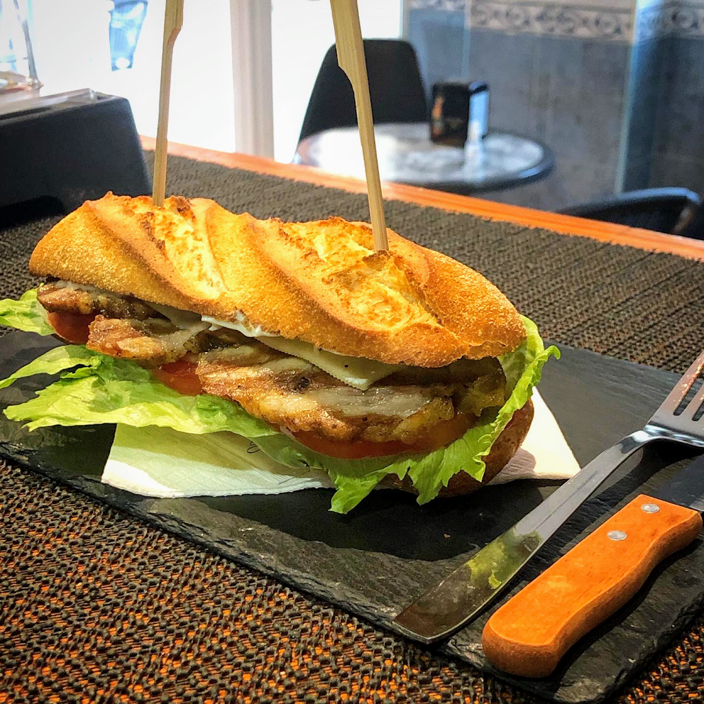 Bar El Chaflan Denia — Comida y bebida