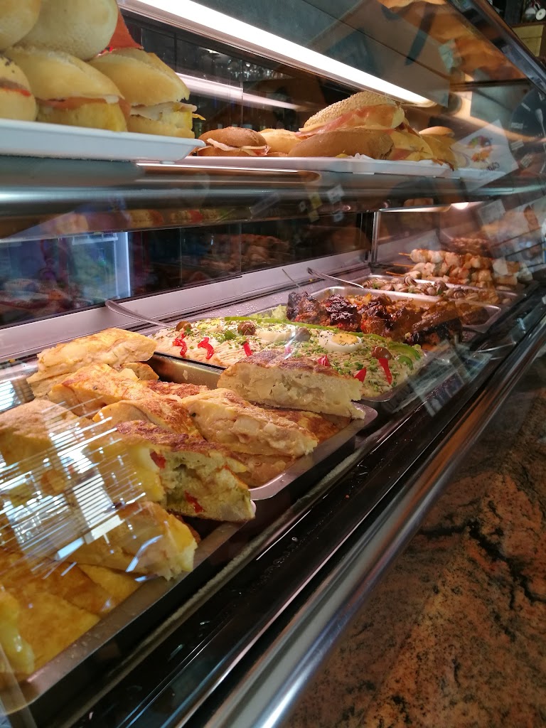 La Esquina Iberica — Ambiente