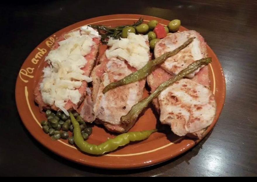 Bar Cafeteria Los Alpes — Comida y bebida
