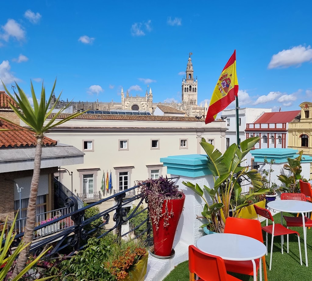 Sevilla Kitsch Hostel Art