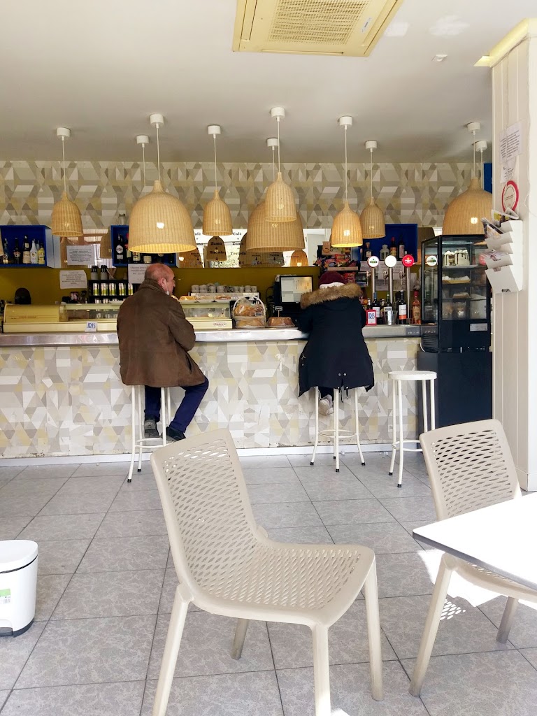 Bar cafeteria IRIS — Ambiente