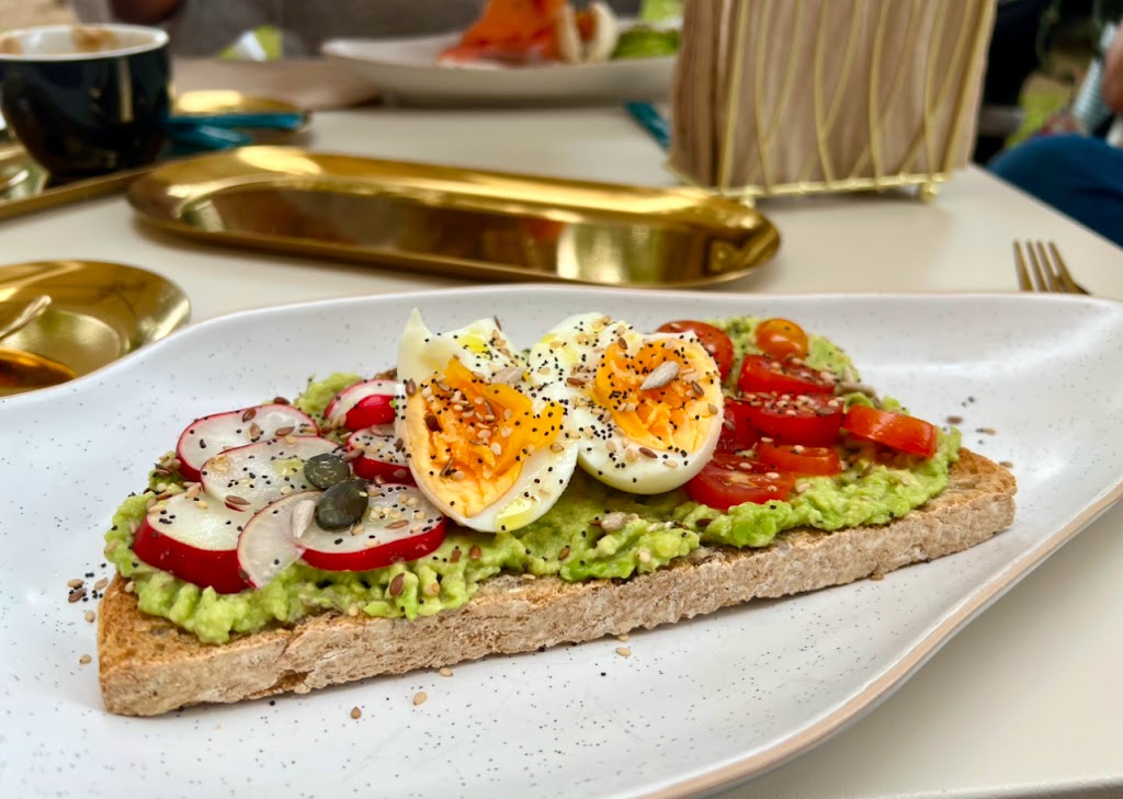 La Mediterrania — Comida y bebida