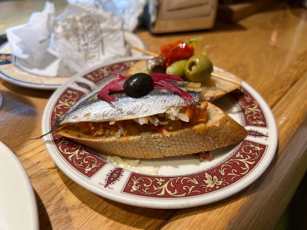 Restaurante Nicolas — Comida y bebida