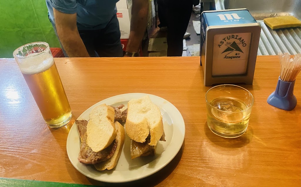 ASTURIANO BAR. — Comida y bebida