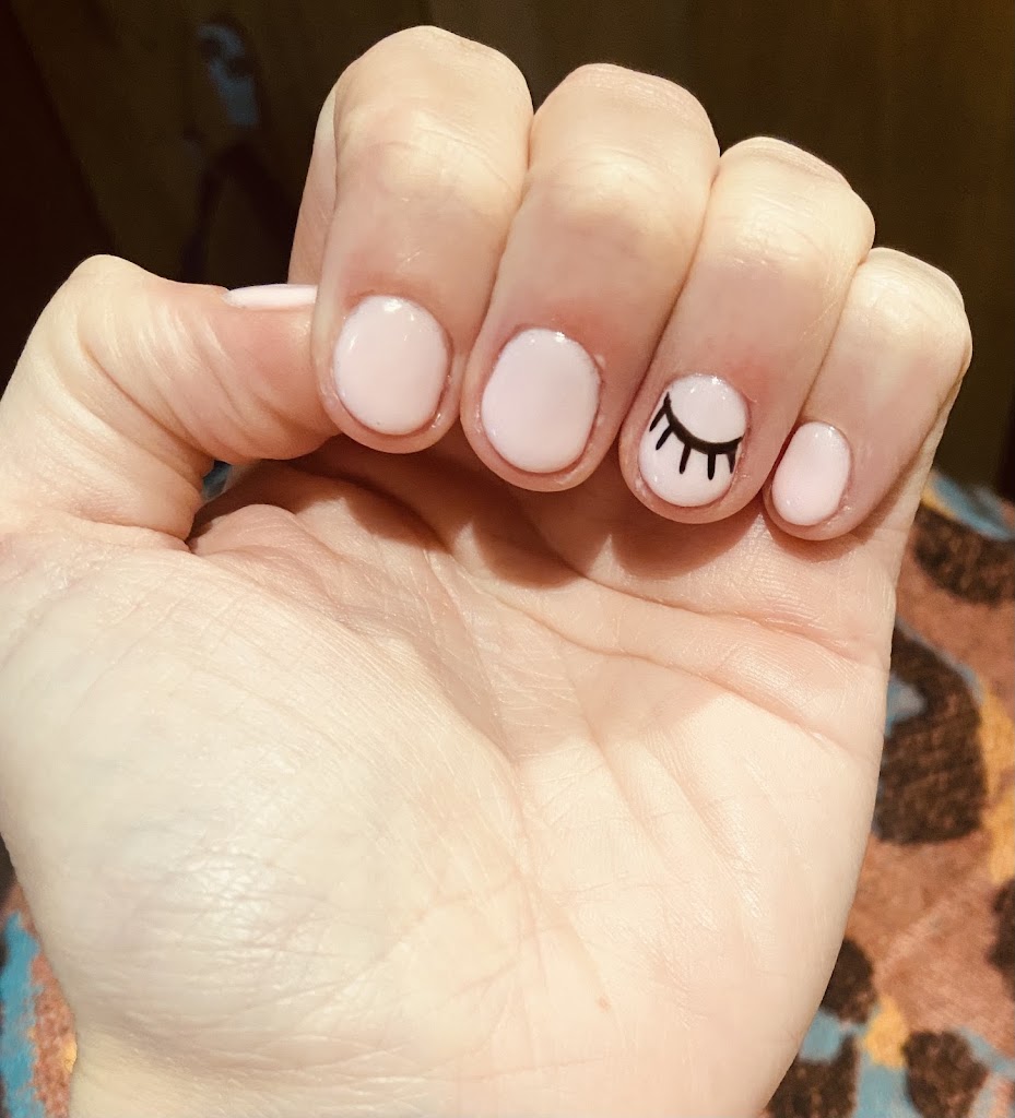 Naiira estetika zentroa — Manicura