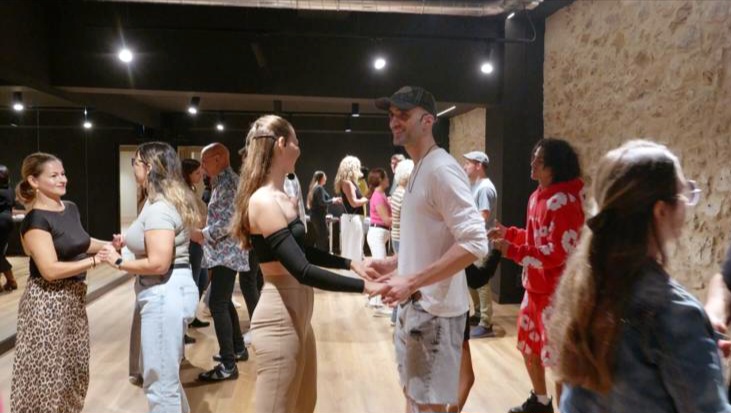 BEAUTY IN THE BEAT ACADEMY - Bachata - By Eric and Patricia