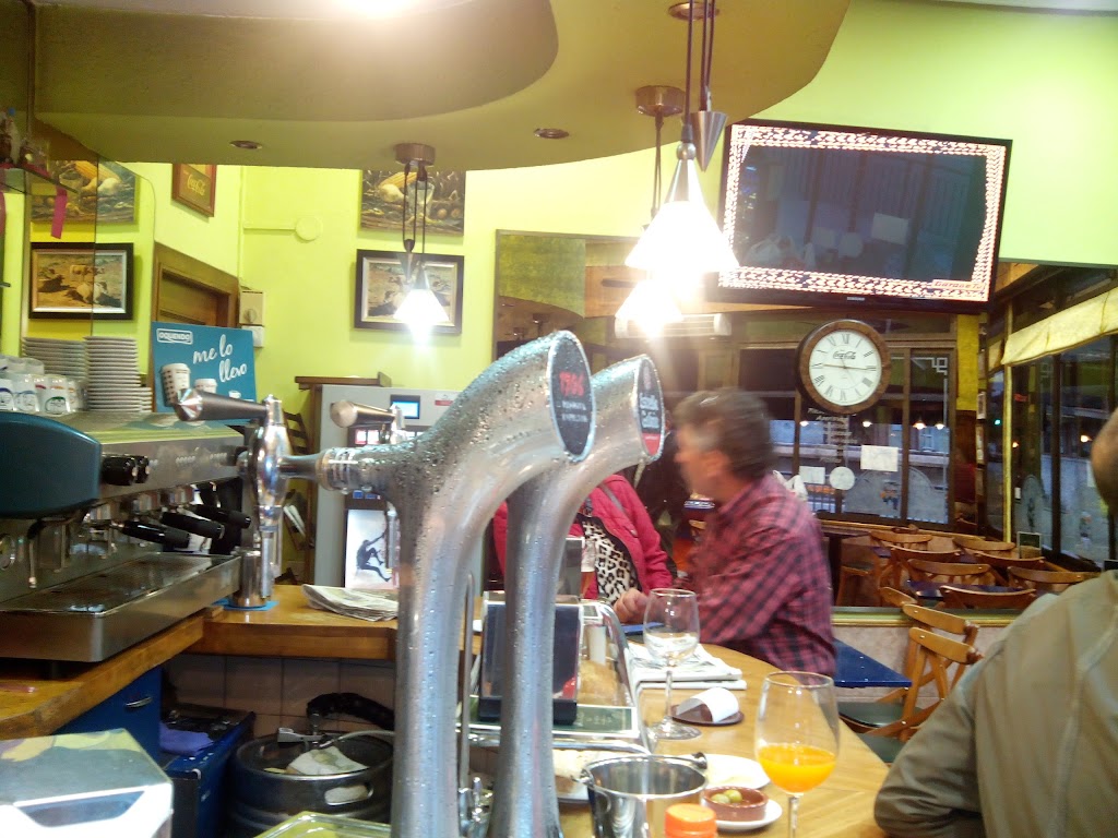 Bruno Cafeteria — Ambiente