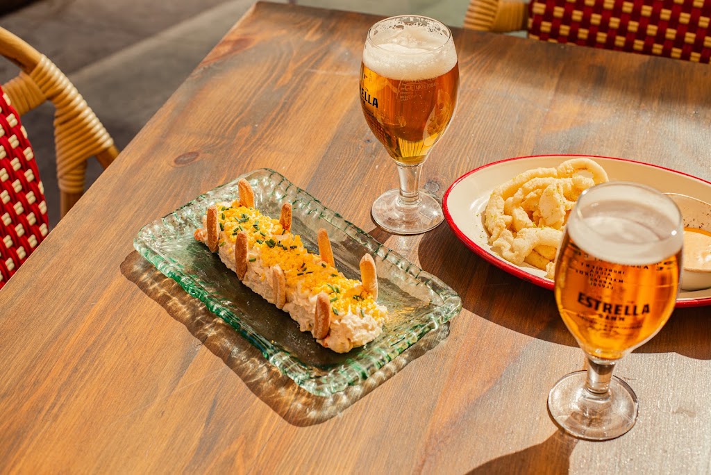 Santabrasa Terrassa — Comida y bebida