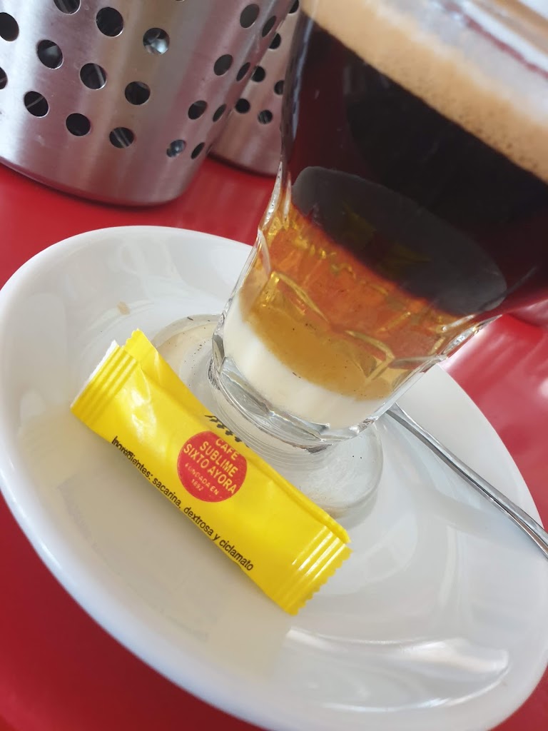 Cafe Bar M&J — Capuchino