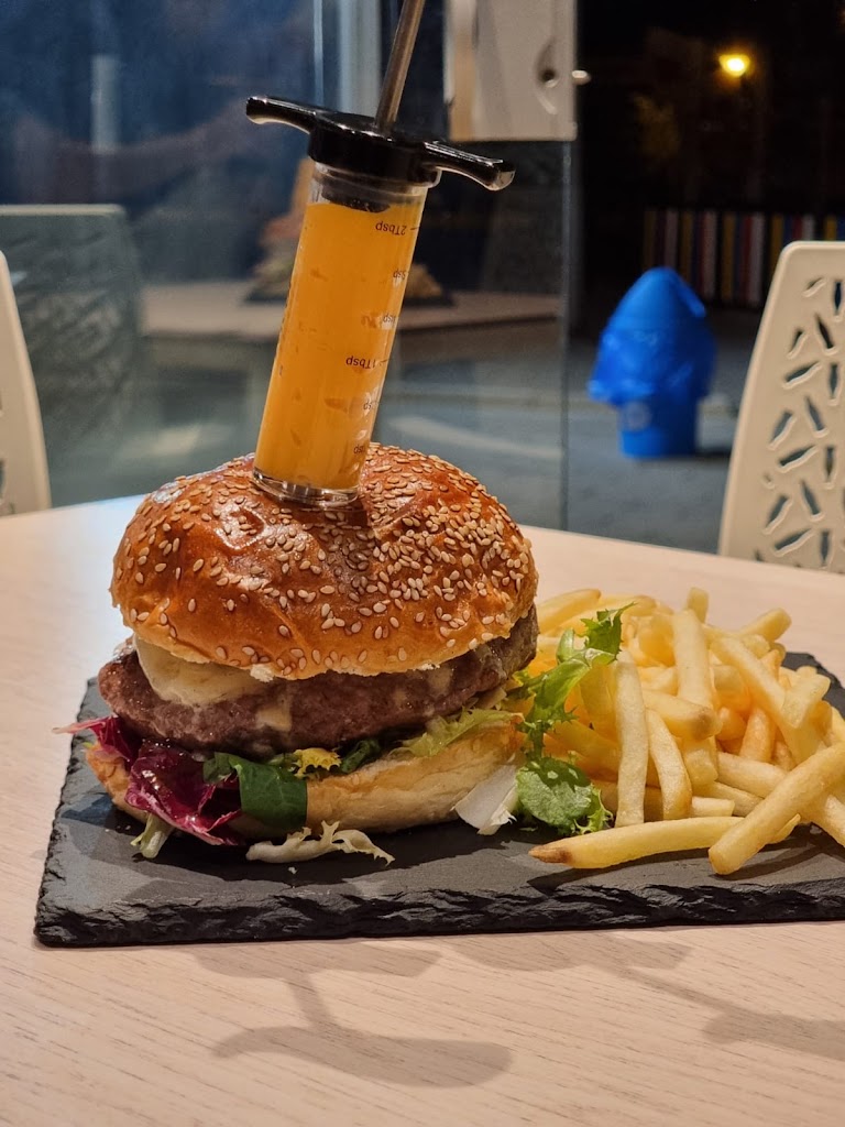 Rodeo Food Burger Cartama — Comida y bebida