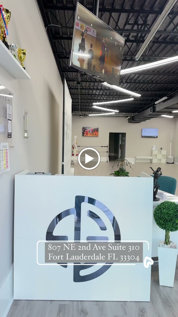  SIMPLY DANCING & ART