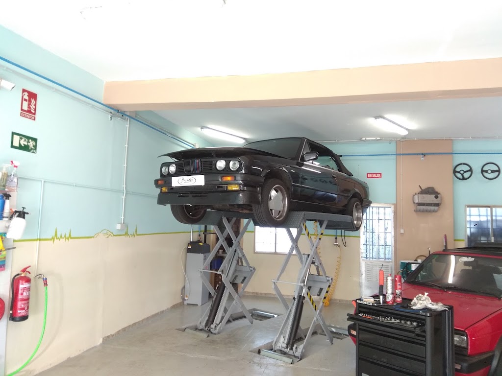 Garage Days (Santiago de Compostela) — Interior