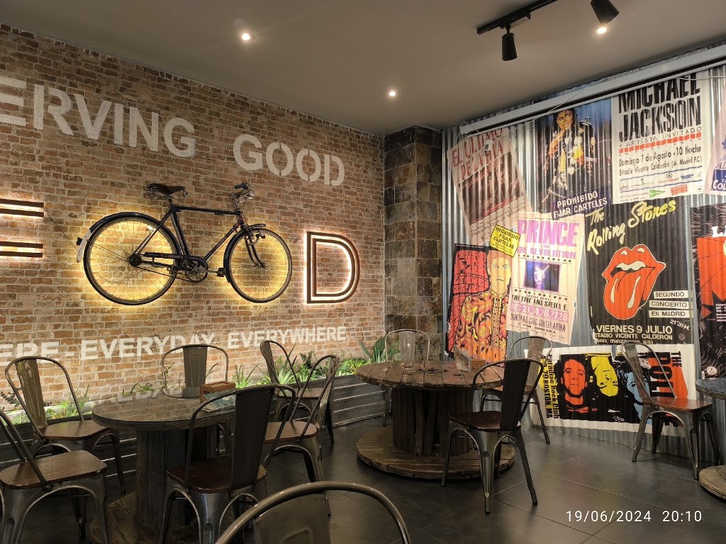 Bar El Encinar Plaza — Ambiente