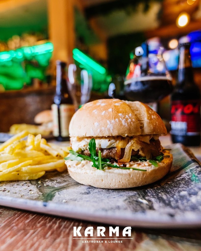 Karma GastroBar & Lounge — Comida y bebida