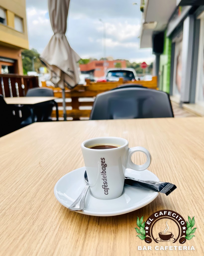 BAR EL CAFECITO — Comida y bebida