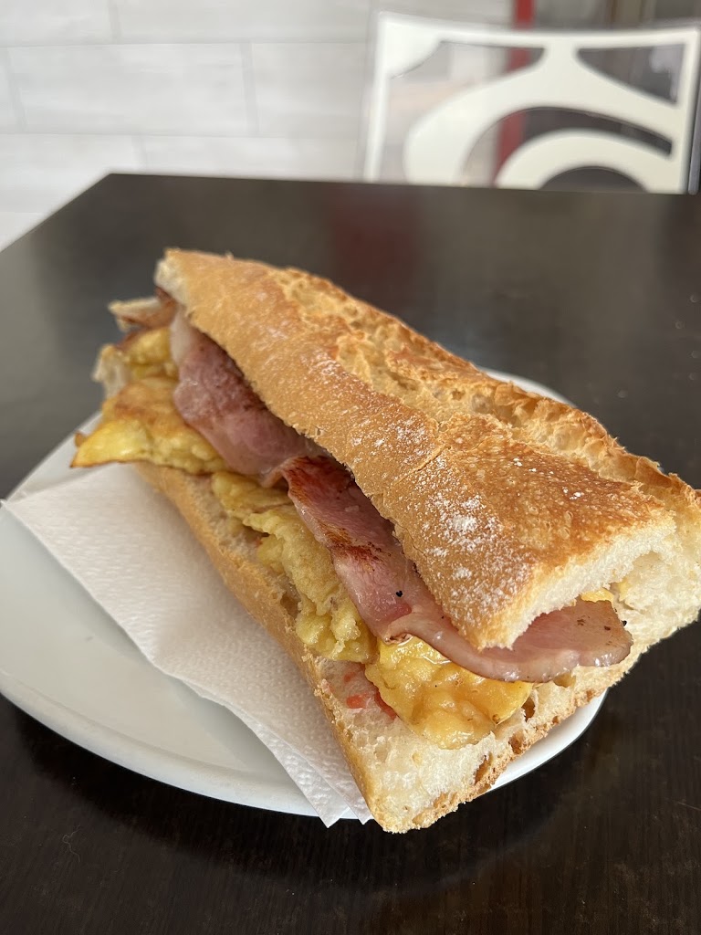 Cafeteria Conmigo 26 Sl — Comida y bebida