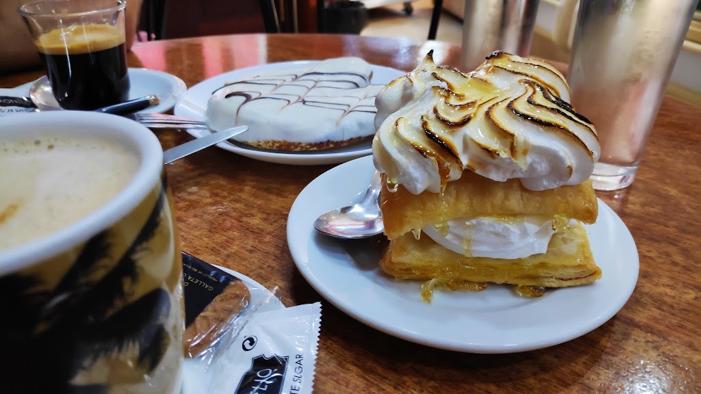 Confiteria la Giralda — Comida y bebida