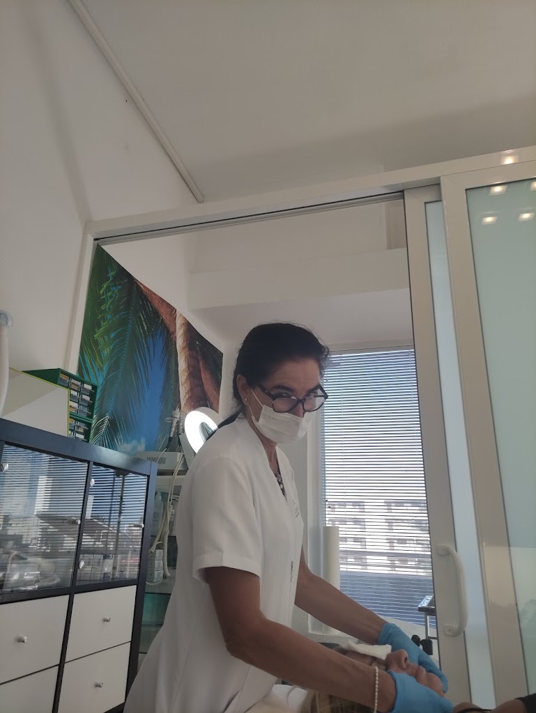 IMSEI CLINIC - aesthetic and regenerative ,Maspalomas, Playa del Ingles ,Yumbo:Botox, Acido Hialuronico, Peeling , Lipolaser