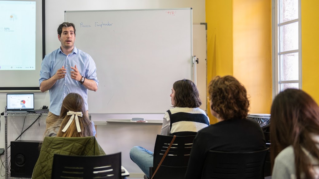 First Solution - Asesoramiento y Formacion Empresarial