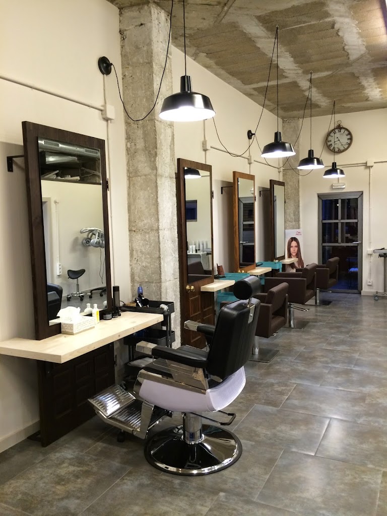 LLENAS HAIR STUDIO — Interior