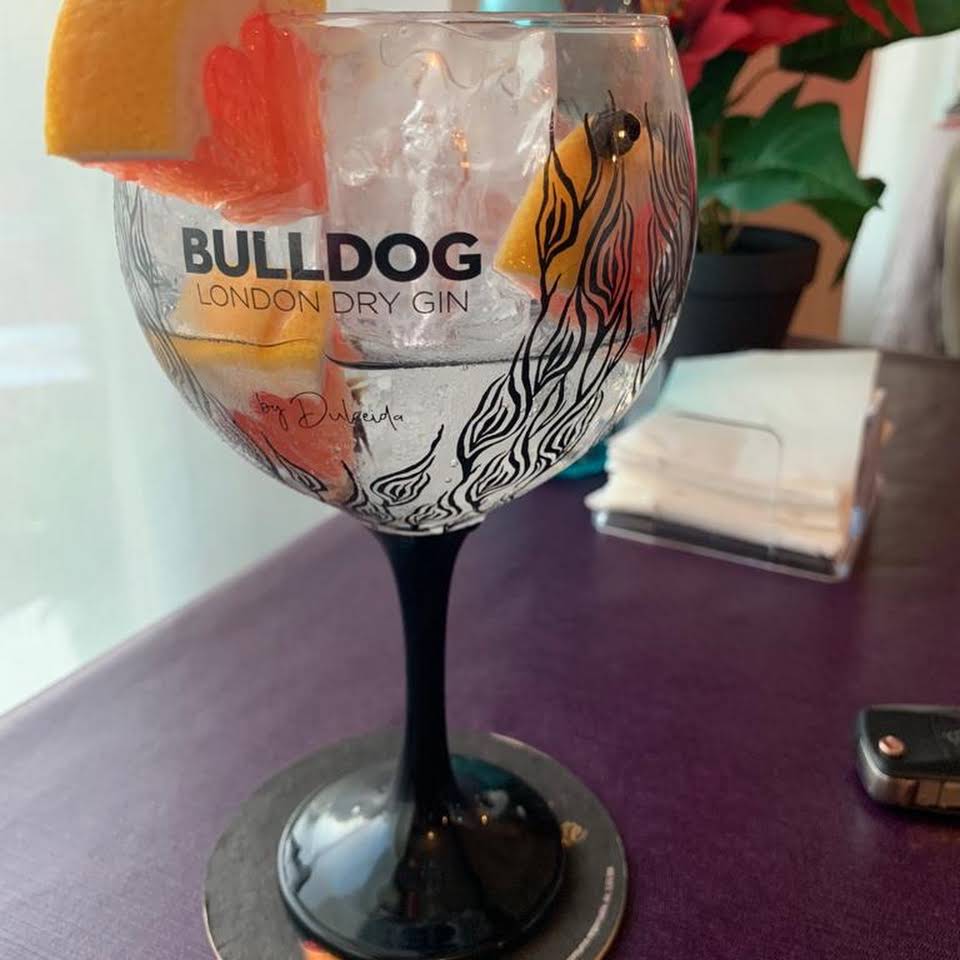 Vinoteca Restaurante El Fogon — Comida y bebida