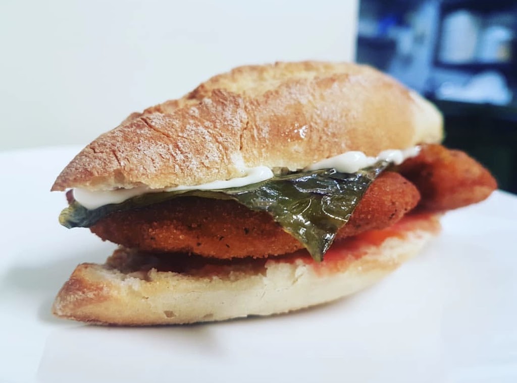 Cafe Bar Paquito — Comida y bebida